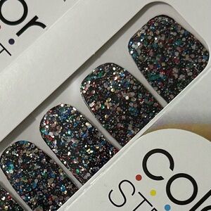 New Color Street “Broadway Glimmer” Multicolor Glitter over Black Nail Strips